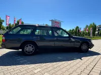 Używany Mercedes E300 179 KM (131 kW) 1990 Szary Kombi