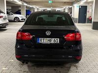 Gebraucht VW Jetta Comfortline 140 PS (102 kW) 2013 Schwarz Limousine