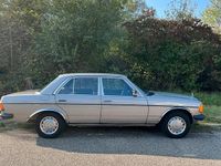 Gebraucht Mercedes E230 109 PS (80 kW) 1978 Grau Limousine