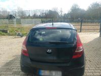 Gebraucht Hyundai i30 109 PS (80 kW) 2010 Schwarz Kleinwagen