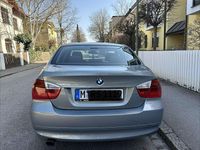 Gebraucht BMW 320 150 PS (110 kW) 2006 Grau Limousine