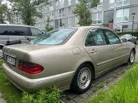 Gebraucht Mercedes E200 163 PS (119 kW) 2001 Gold Limousine
