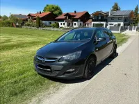 Używany Opel Astra Active 131 KM (96 kW) 2013 Czarny Sedan/Limuzyna