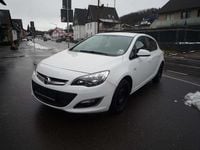 Gebraucht Opel Astra 101 PS (74 kW) 2013 Schneeweiss/summitwhite/arctic Kleinwagen