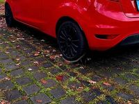 Gebraucht Ford Fiesta Trend 82 PS (60 kW) 2009 Rot Kleinwagen