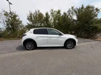Gebraucht Peugeot e-208 Allure 100 kW (136 PS) 2022 Weiß Kleinwagen