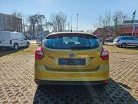 Gebraucht Ford Focus Titanium 116 PS (85 kW) 2011 Gelb Limousine