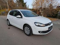 Gebraucht VW Golf VI Team 105 PS (77 kW) 2010 Weiß Kleinwagen