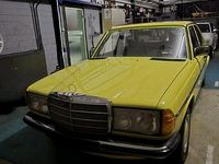 Gebraucht Mercedes 240 65 PS (47 kW) 1976 Gelb Limousine