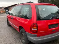 Second-hand Chrysler Voyager 2000 Roșu Monovolum
