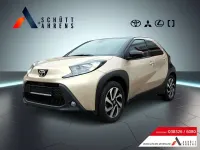 Gebraucht Toyota Aygo X Pulse 72 PS (52 kW) 2023 Ginger beige metallic/ night sky black SUV