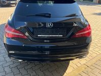 Gebraucht Mercedes CLA220 Shooting Brake 177 PS (130 kW) 2017 Schwarz Kombi