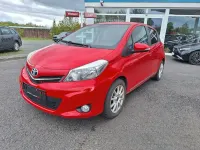 Gebraucht Toyota Yaris Edition 99 PS (72 kW) 2014 Rot Kleinwagen