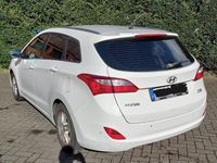 Gebraucht Hyundai i30 Trend 120 PS (88 kW) 2013 Weiß Kombi