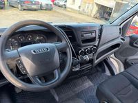 Second-hand Iveco Daily 145 CP (106 kW) 2016 Alb Monovolum
