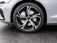 Neu Volvo V60 Plus 197 PS (144 kW) 2026 Grau Kombi