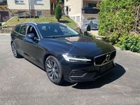 Gebraucht Volvo V60 Momentum 150 PS (110 kW) 2020 Schwarz Kombi
