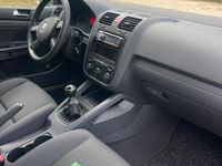 Gebraucht VW Golf V 102 PS (75 kW) 2005 Grau Kleinwagen