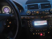 Gebraucht Mercedes E220 Elegance 150 PS (110 kW) 2002 Silber Limousine