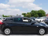Usata Opel Astra 150 CV (110 kW) 2015 Nero Utilitaria