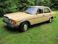 Gebraucht Mercedes 200 109 PS (80 kW) 1982 Gelb Limousine