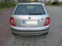 Używany Skoda Fabia 80 KM (58 kW) 2004 Srebrny Sedan/Limuzyna