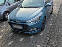 Gebraucht Hyundai i20 75 PS (55 kW) 2015 Blau Kleinwagen