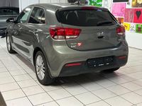 Gebraucht Kia Rio 120 PS (88 kW) 2020 Grau Limousine
