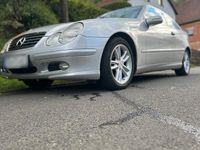 Gebraucht Mercedes C180 143 PS (105 kW) 2004 Silber Coupé