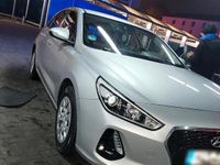 Gebraucht Hyundai i30 99 PS (72 kW) 2017 Silber Limousine