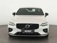 Gebraucht Volvo S60 R-Design 197 PS (144 kW) 2022 Crystal white pearl Limousine