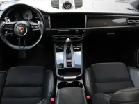 Gebraucht Porsche Macan 441 PS (324 kW) 2022 Individualfarben: nardograu SUV