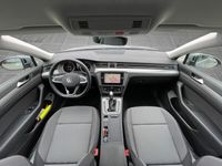 Gebraucht VW Passat Basis 122 PS (89 kW) 2023 Grau / mondstein grau Kombi