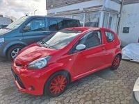 Gebraucht Toyota Aygo Basis 68 PS (50 kW) 2014 Rot Kleinwagen