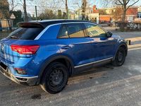 Second-hand VW T-Roc 150 CP (110 kW) 2018 Albastru SUV