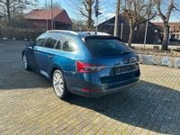 Gebraucht Skoda Superb Style 190 PS (139 kW) 2022 Modra lava/lava blau Kombi