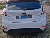 Gebraucht Ford Fiesta 101 PS (74 kW) 2015 Weiß Kleinwagen
