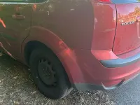 Używany Ford Focus 101 KM (74 kW) 2007 Czerwony Sedan/Limuzyna