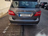 Gebraucht Mercedes B180 Edition 122 PS (89 kW) 2017 Silber Van / Kleinbus