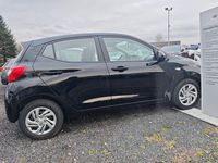 Gebraucht Hyundai i10 Select 63 PS (46 kW) 2024 Schwarz Kleinwagen