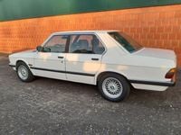 Gebraucht BMW 524 116 PS (85 kW) 1986 Alpinweiss Limousine