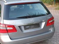 Gebraucht Mercedes E250 204 PS (150 kW) 2011 Grau Kombi