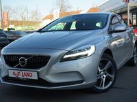 Gebraucht Volvo V40 Momentum 122 PS (89 kW) 2017 Silber Limousine