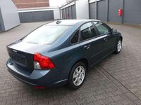 Gebraucht Volvo S40 109 PS (80 kW) 2010 Royalblaumetallic. Limousine