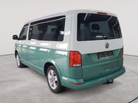 Gebraucht VW Multivan Comfortline 150 PS (110 kW) 2021 Candyweiß/bay leaf green metallic Van