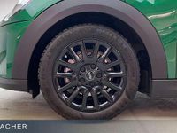 Gebraucht Mini Cooper Coupé Classic 136 PS (100 kW) 2023 British racing green metallic Coupé