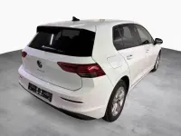 Gebraucht VW Golf VIII Life 131 PS (96 kW) 2022 Pure white Limousine