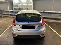 Gebraucht Ford Fiesta Titanium 82 PS (60 kW) 2010 Grau Kleinwagen