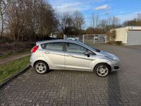 Gebraucht Ford Fiesta Ambiente 75 PS (55 kW) 2014 Silber Kleinwagen