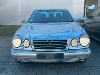 Gebraucht Mercedes E240 Avantgarde 170 PS (125 kW) 1998 Silber Limousine